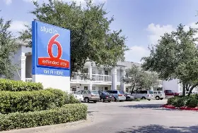 Photograph of Studio 6, Houston