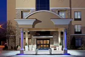 Photograph of Holiday Inn Express, Arlington