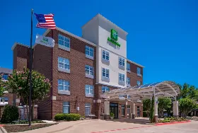 Photograph of Holiday Inn & Suites, Addison