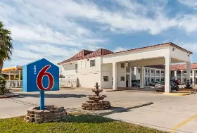 Photograph of Motel 6 San Marcos North, San Marcos