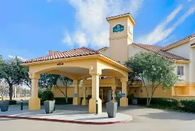 Photograph of La Quinta Inn & Suites, Irving