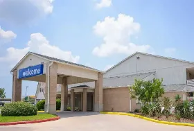 Photograph of Motel 6, Baytown