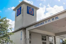 Photograph of Motel 6, Pasadena