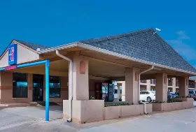 Photograph of Motel 6, Marshall