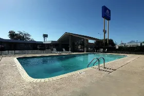 Photograph of Americas Best Value Inn, Uvalde