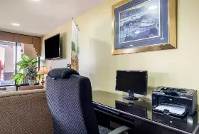 Photograph of Quality Inn, Paris