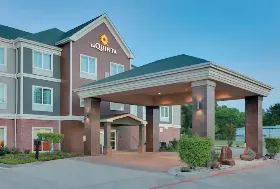 Photograph of La Quinta Inn & Suites, Tyler