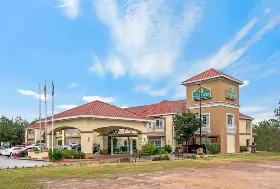 Photograph of La Quinta Inn & Suites, Conroe