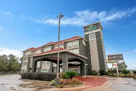 Photograph of La Quinta Inn & Suites, Magnolia