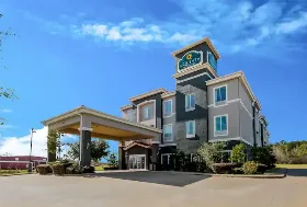 Photograph of La Quinta Inn & Suites, Marshall