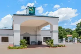 Photograph of Quality Inn, Carthage