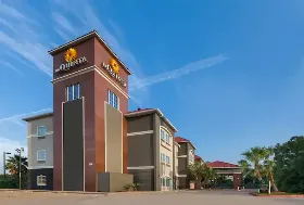 Photograph of La Quinta Inn & Suites, New Caney