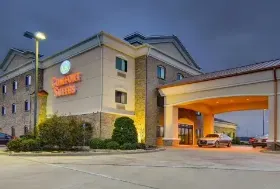Photograph of Comfort Suites, Lindale