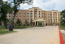 Photograph of Hampton Inn, Arlington