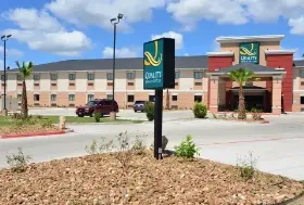 Photograph of Quality Inn, Kenedy