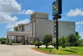 Photograph of Quality Inn & Suites, Victoria