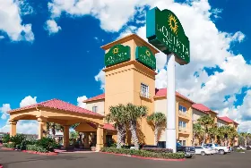Photograph of La Quinta Inn & Suites, Beaumont