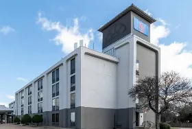 Photograph of Motel 6, Lewisville