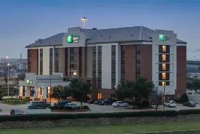 Photograph of Holiday Inn Express, Irving