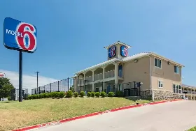 Photograph of Motel 6, Azle