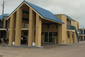 Photograph of Americas Best Value Inn, Schulenburg