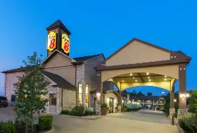 Photograph of Super 8, Fairfield
