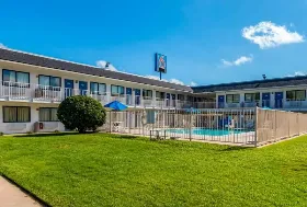 Photograph of Motel 6, Bellmead