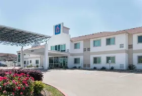 Photograph of Motel 6, Hillsboro
