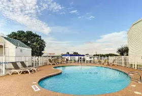 Photograph of Motel 6, Waco