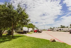 Photograph of Pine Lakes RV Resort, Baytown