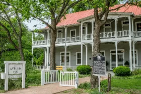 Photograph of The Antlers Hotel Kingsland, Kingsland