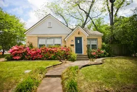 Photograph of Rosevine Inn B&B, Tyler