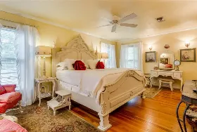 Photograph of Azalea Plantation Bed and Breakfast, Fort Worth