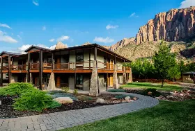 Photograph of La Quinta Inn & Suites, 