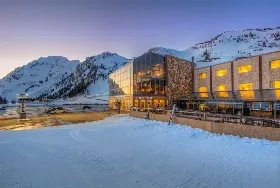 Photograph of Goldminers Daughter Lodge, Alta