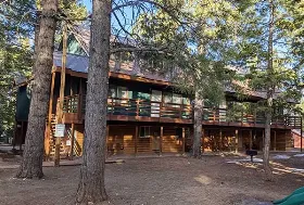 Photograph of Pinewoods Resort, Duck Creek Village