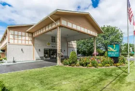 Photograph of Quality Inn, Shelburne