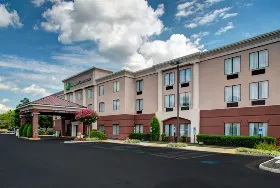 Photograph of Holiday Inn Express, Ashland
