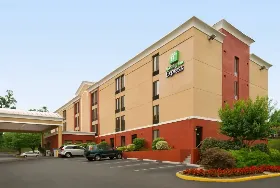 Photograph of Holiday Inn Express, Fairfax