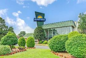 Photograph of Days Inn, Arlington