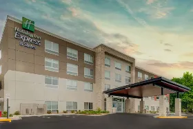 Photograph of Holiday Inn Express, King George