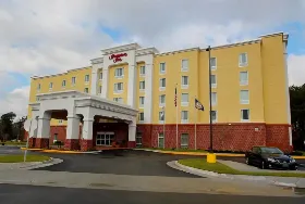 Photograph of Hampton Inn, Suffolk