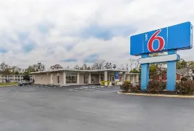 Photograph of Motel 6, Winchester