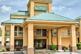 Photograph of Quality Inn, Thornburg