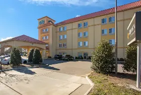 Photograph of La Quinta Inn & Suites, Norfolk