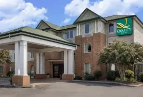 Photograph of Quality Inn, Gloucester