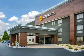 Photograph of La Quinta Inn & Suites, Salem