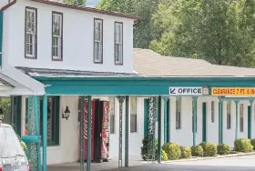 Photograph of Knights Inn, Emporia