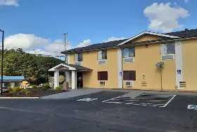 Photograph of Super 8, Farmville