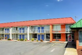 Photograph of Motel 6, Mount Jackson